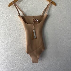 Skims Body Zoned Open Bust Thong Bodysuit Sz XXS Clay Tan  BD-BR-8218W